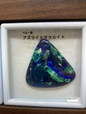 ����, ����, �e�[�u��, �d�q�����W ���܂܂�Ă���摜

�����I�ɐ������ꂽ����