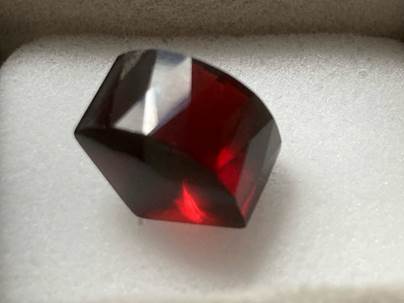 屋内, 座る, テーブル, 小さい が含まれている画像
自動的に生成された説明