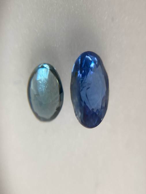 座る, テーブル, ボウル, 立つ が含まれている画像
自動的に生成された説明